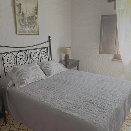 Holiday home Casa En Canon De Buitreras El Colmenar